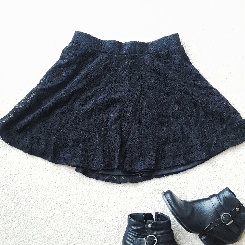 Skirt. Black, floral, Mid-thigh